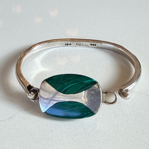Taxco Jewelry - Vintage TAXCO 925 Sterling Silver Malachite Hinged Bangle Bracelet RARE Unique